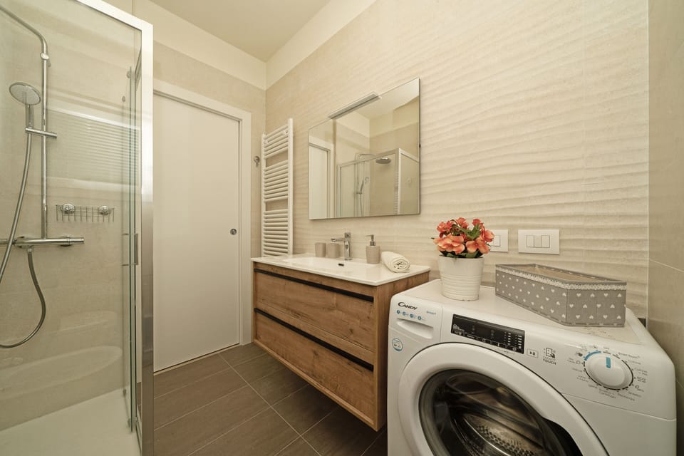 Apartment | Bathroom | Shower, hair dryer, bidet, towels
