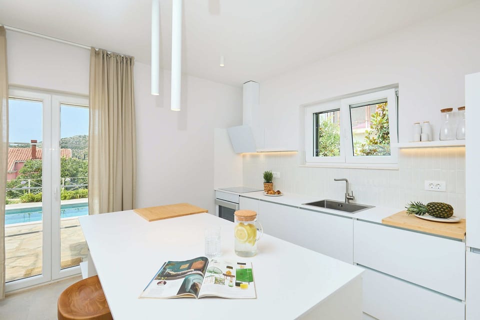 Villa (4 Bedrooms) | Private kitchen | Toaster