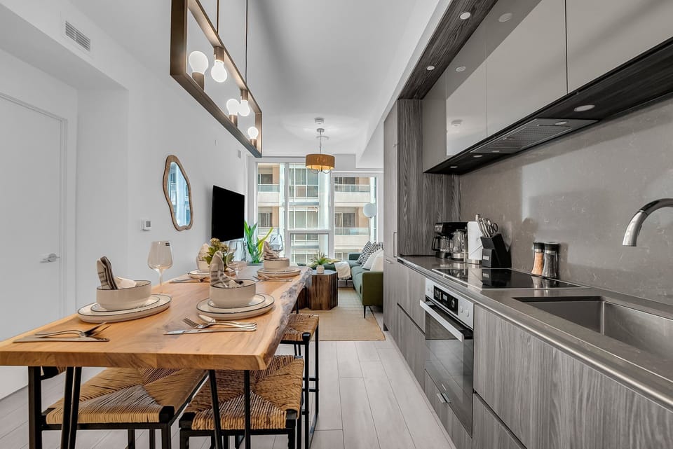 Executive Suite | Private kitchen | Electric kettle, toaster oven, freezer