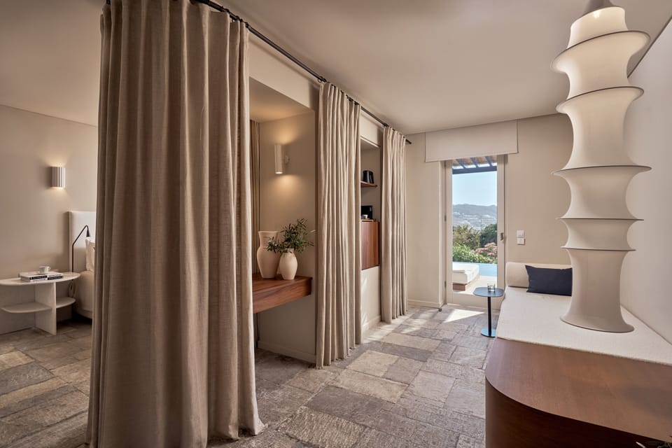 Egyptian cotton sheets, premium bedding, free minibar items