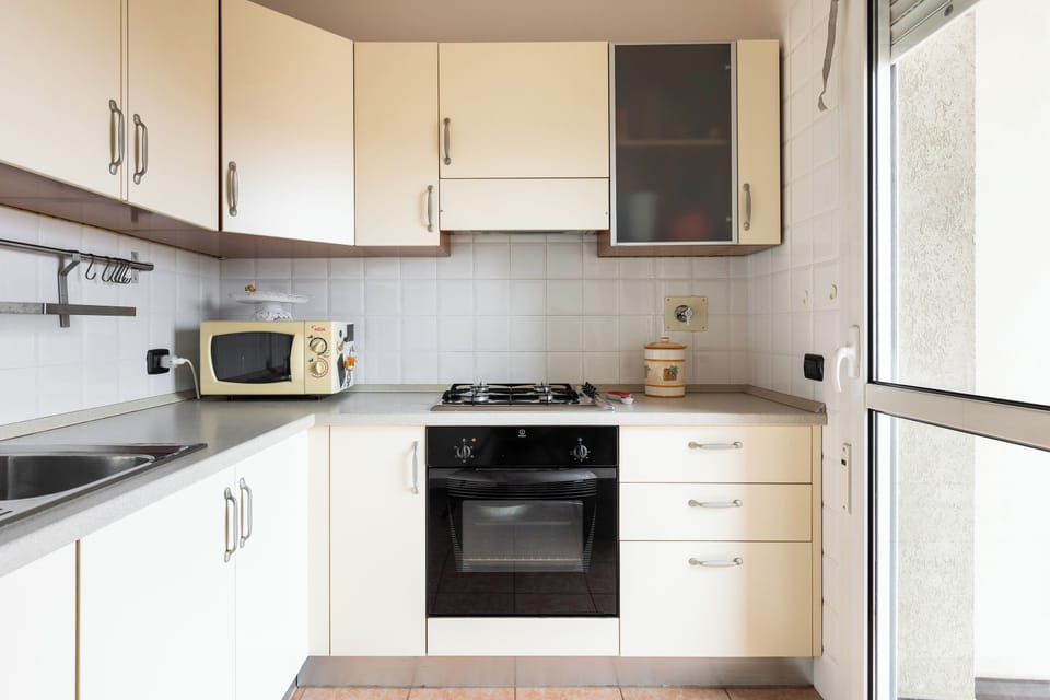Apartment, Balcony | Private kitchen | Fridge, microwave, stovetop, coffee/tea maker