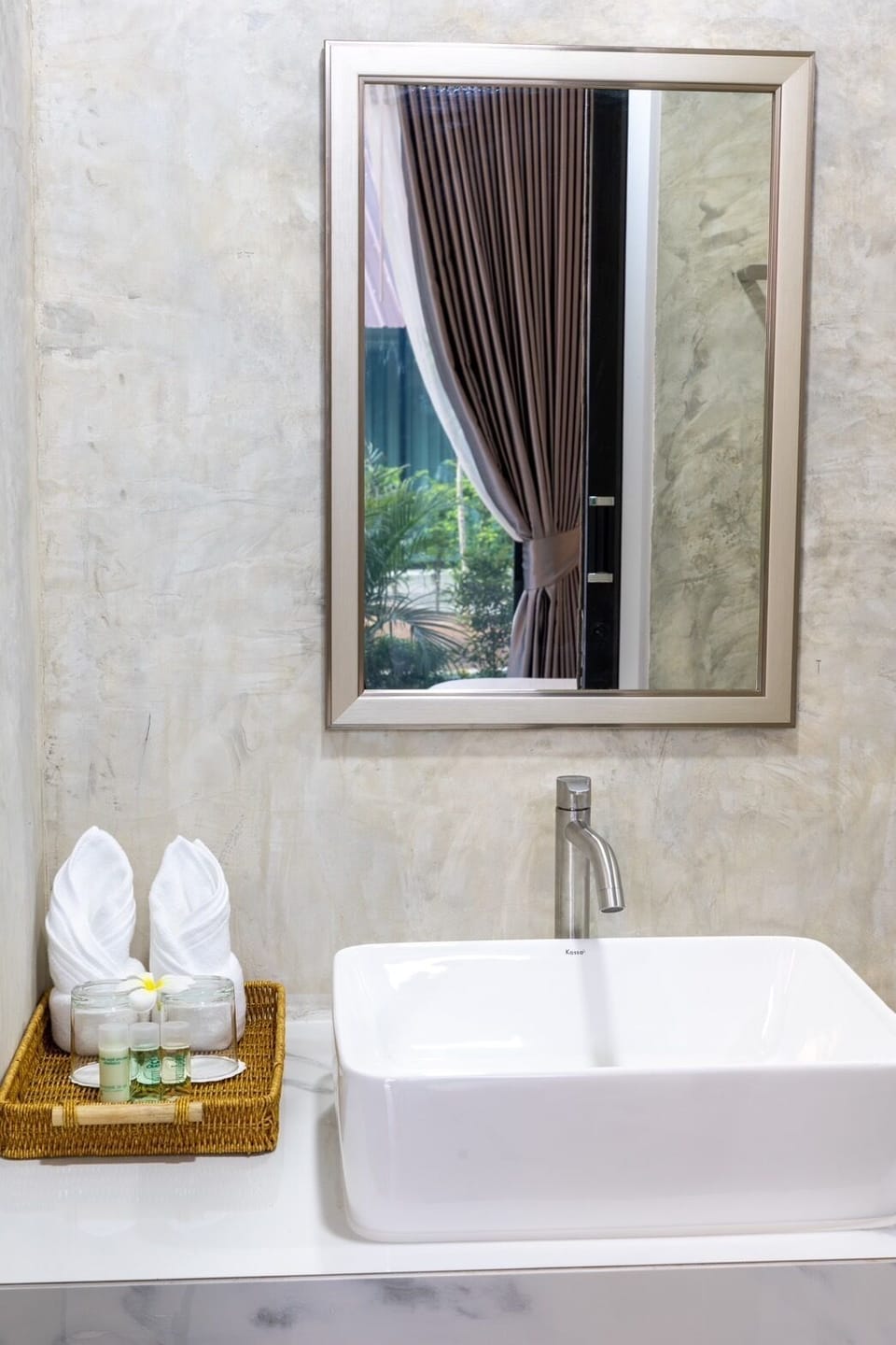 Standard King Bed | Bathroom | Shower, rainfall showerhead, free toiletries, hair dryer