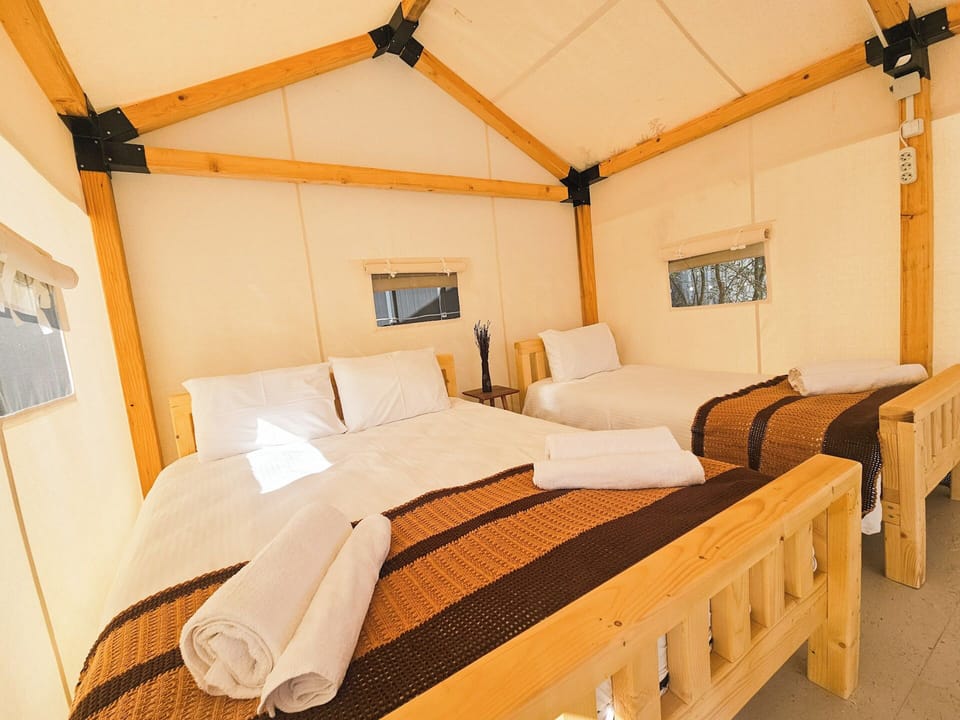 1 bedroom, premium bedding, desk, bed sheets