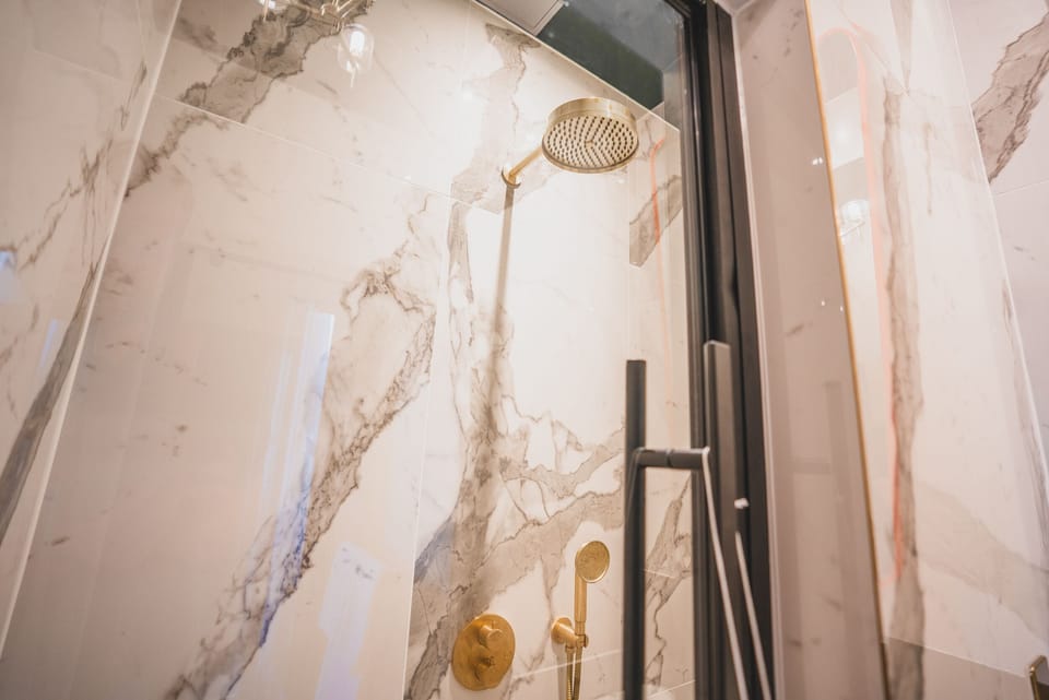 Deluxe King | Bathroom | Hair dryer, towels