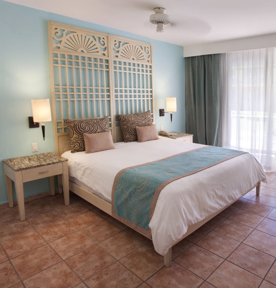 Free minibar, in-room safe, free cribs/infant beds, bed sheets