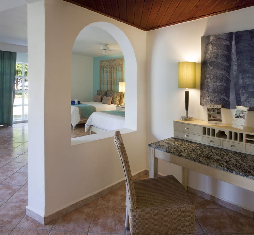 Junior Suite | Free minibar, in-room safe, free cribs/infant beds, bed sheets