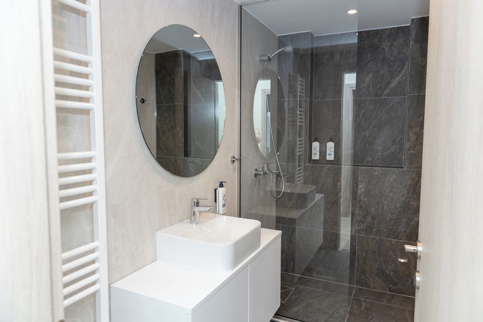 Afrodite, 1 Bedroom, Full Sea View | Bathroom | Free toiletries, hair dryer, slippers