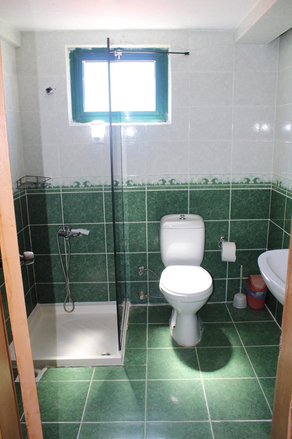 Family Room, 4 Bedrooms | Bathroom | Shower, hair dryer, towels, soap