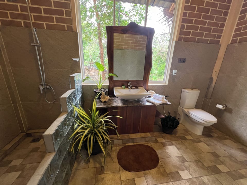 Deluxe Double Room, 1 Bedroom, Garden View | Bathroom | Shower, rainfall showerhead, free toiletries, towels