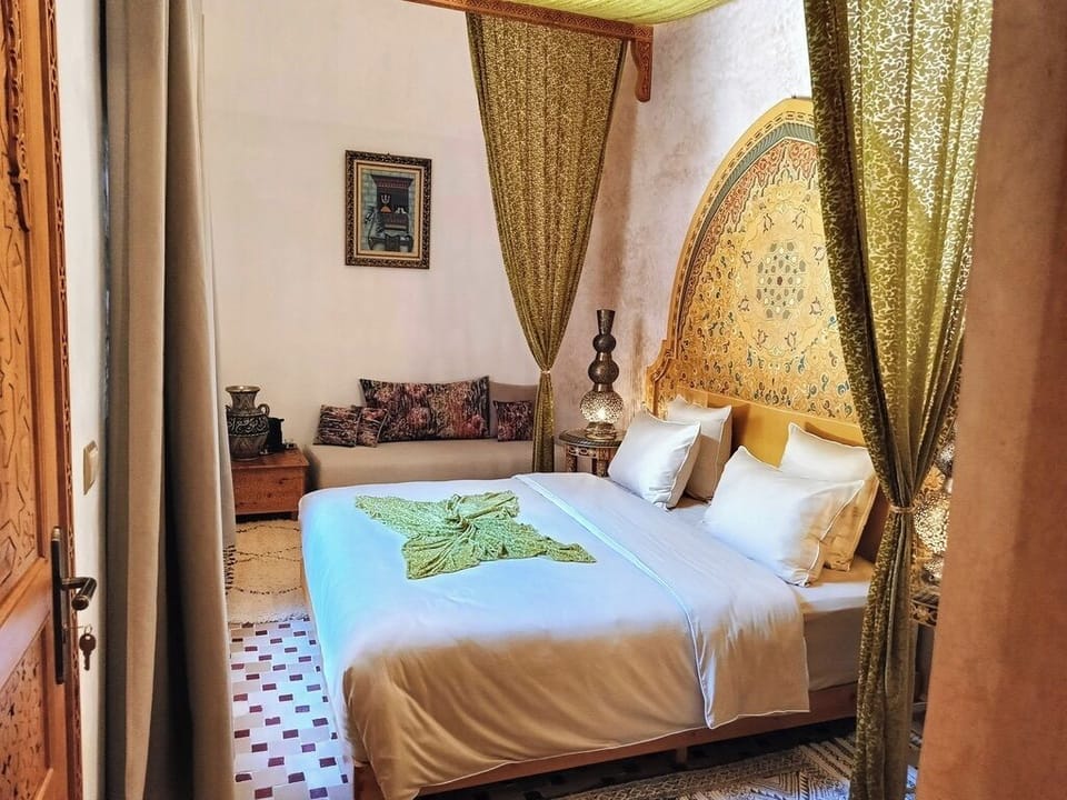 Chambre Le Vizir | Premium bedding, pillowtop beds, WiFi (free), bed sheets