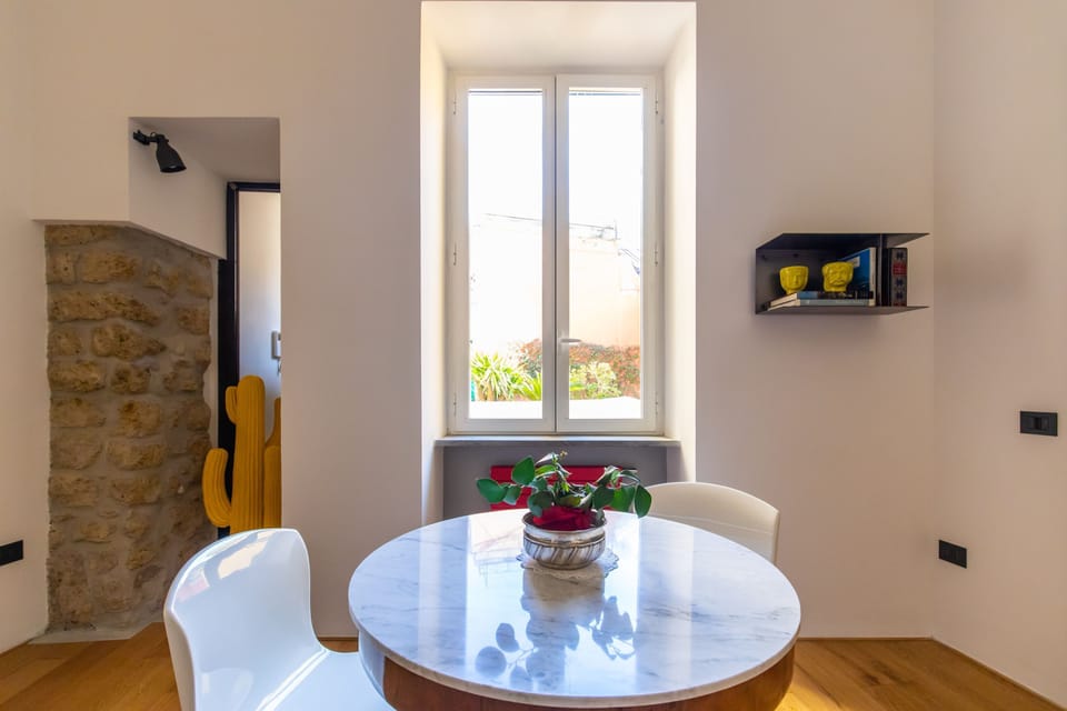 House | 1 bedroom, desk