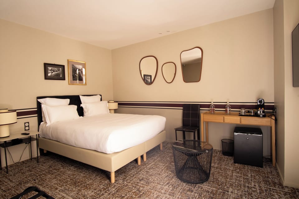 Junior Suite, Terrace | Blackout drapes, WiFi (free), individually furnished, bed sheets