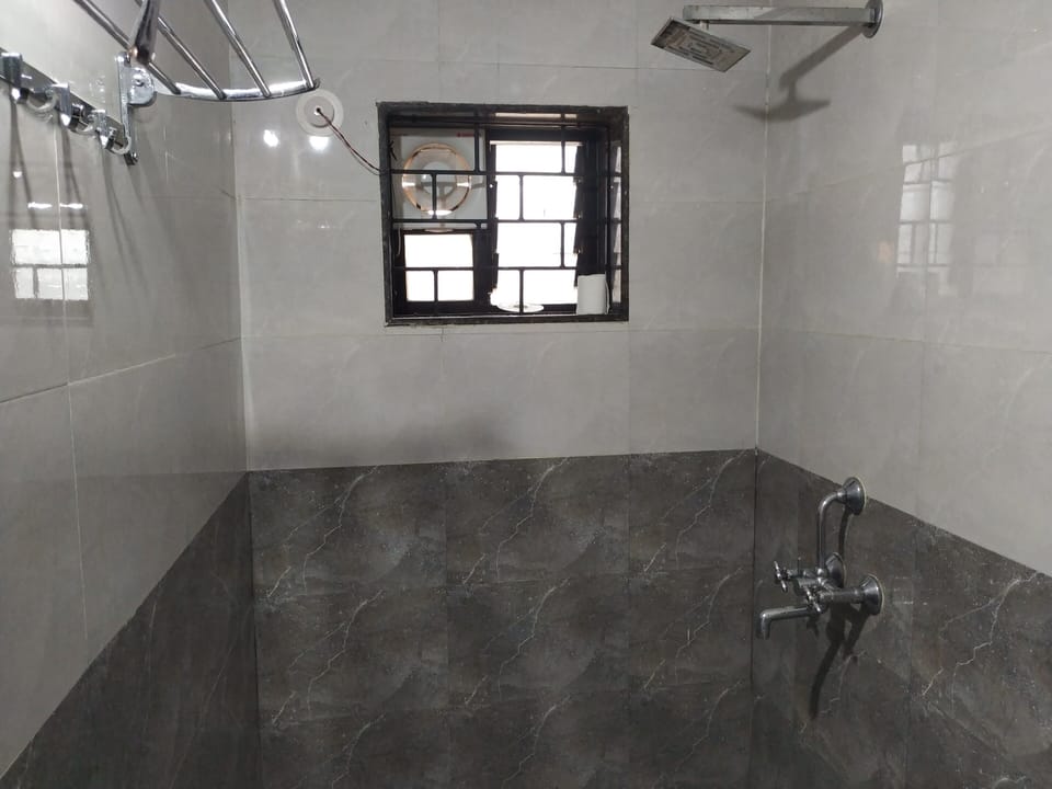 Luxury Room, Balcony, Beach View | Bathroom | Free toiletries, towels, soap, shampoo
