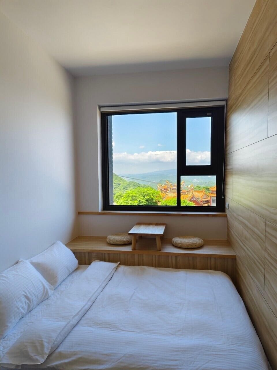 Double Room, Partial Sea View | Living area
