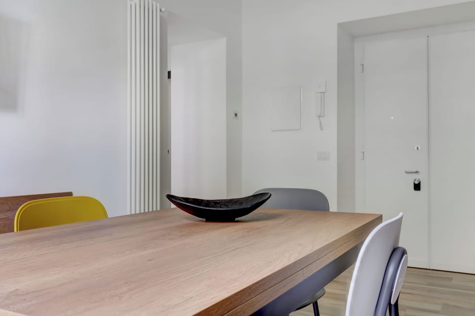 Comfort Apartment, 1 Bedroom, Kitchenette | Living area | 40-inch Smart TV with cable channels