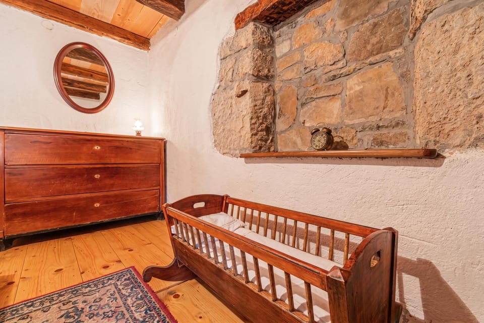 Family House, 4 Bedrooms, Balcony (Luin Country House near Štanjel) | 4 bedrooms
