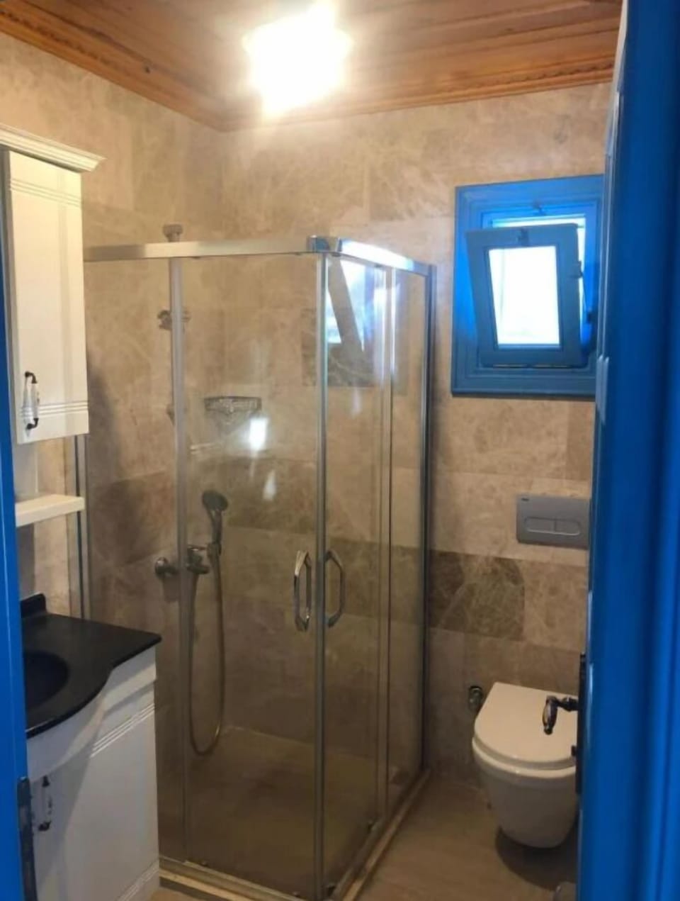 Business Double Room | Bathroom