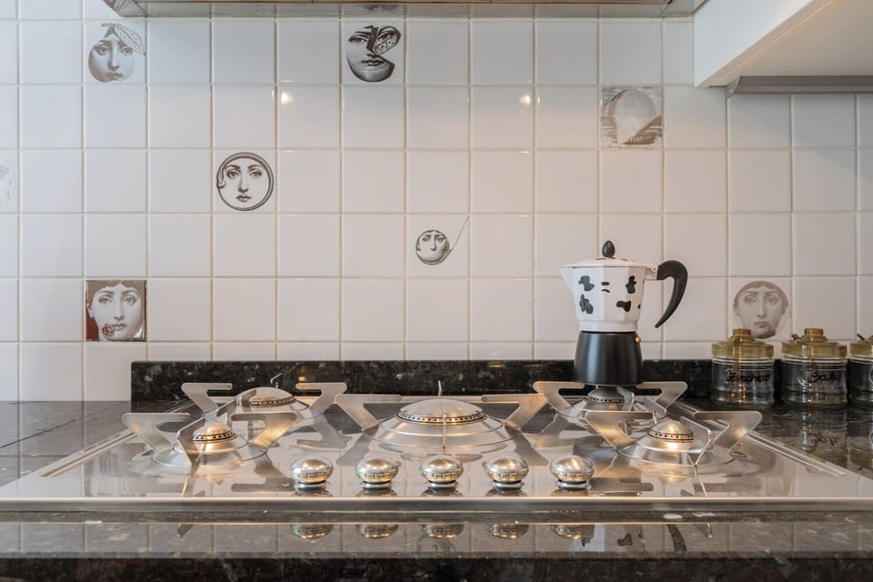 Apartment, Balcony | Private kitchen | Electric kettle