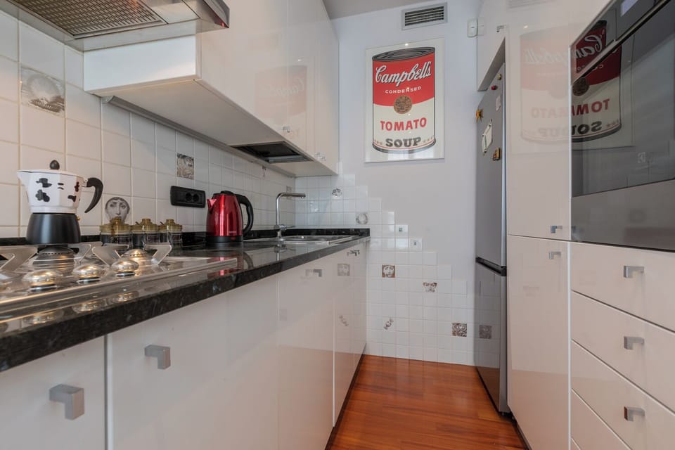 Apartment, Balcony | Private kitchen | Electric kettle