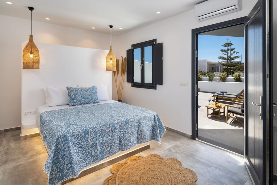 Aeolos Suite with Private Hot Tub | In-room safe, iron/ironing board, travel crib, free WiFi