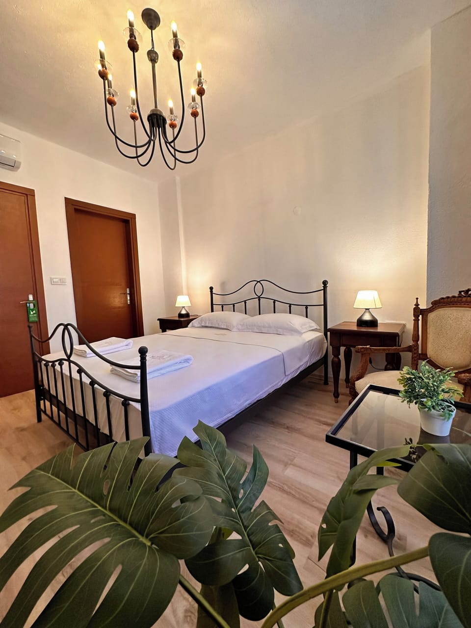 Standard Double Room, 1 Queen Bed, Courtyard View | Laptop workspace, WiFi (free), individually decorated