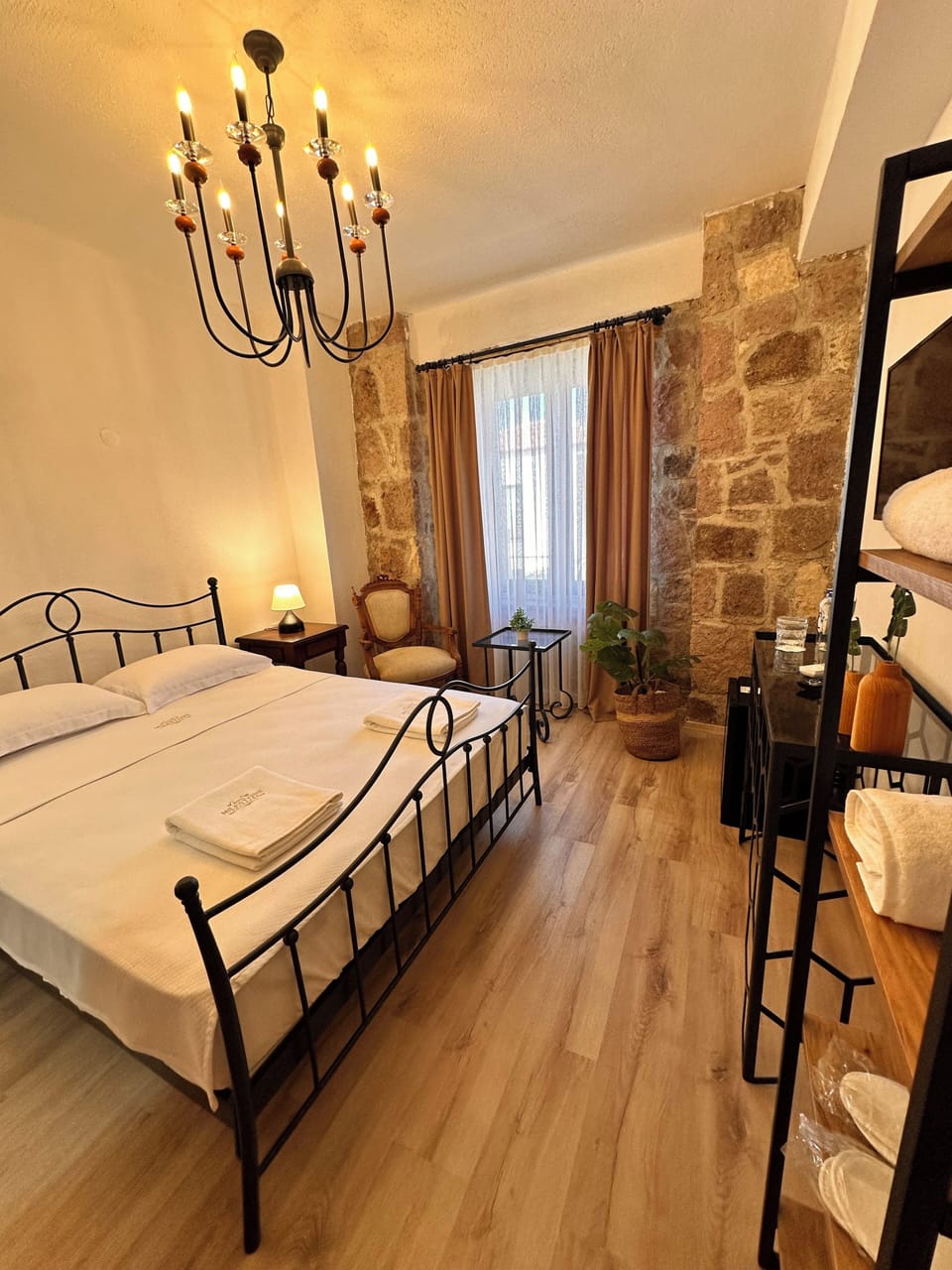 Standard Double Room, 1 Queen Bed, Courtyard View | Laptop workspace, WiFi (free), individually decorated