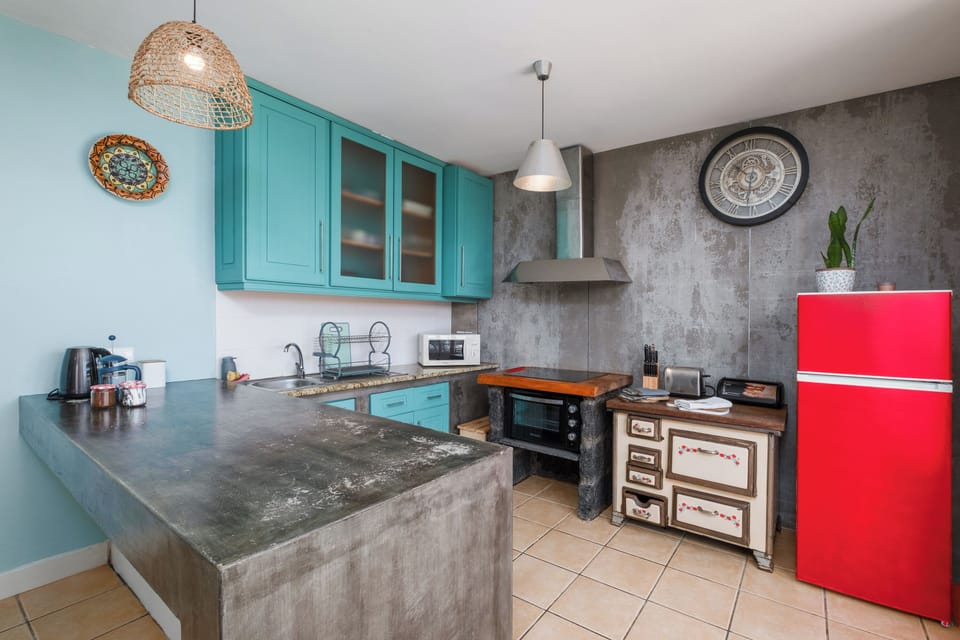 Stovetop, toaster, highchair, blender