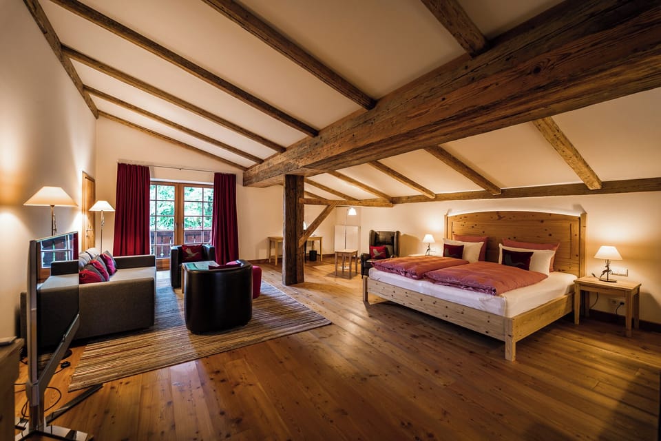 Junior Suite (Kaiser) | Premium bedding, free minibar, in-room safe, desk