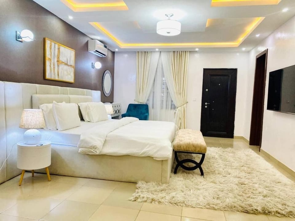 Executive Apartment | 1 bedroom, in-room safe, soundproofing, free WiFi
