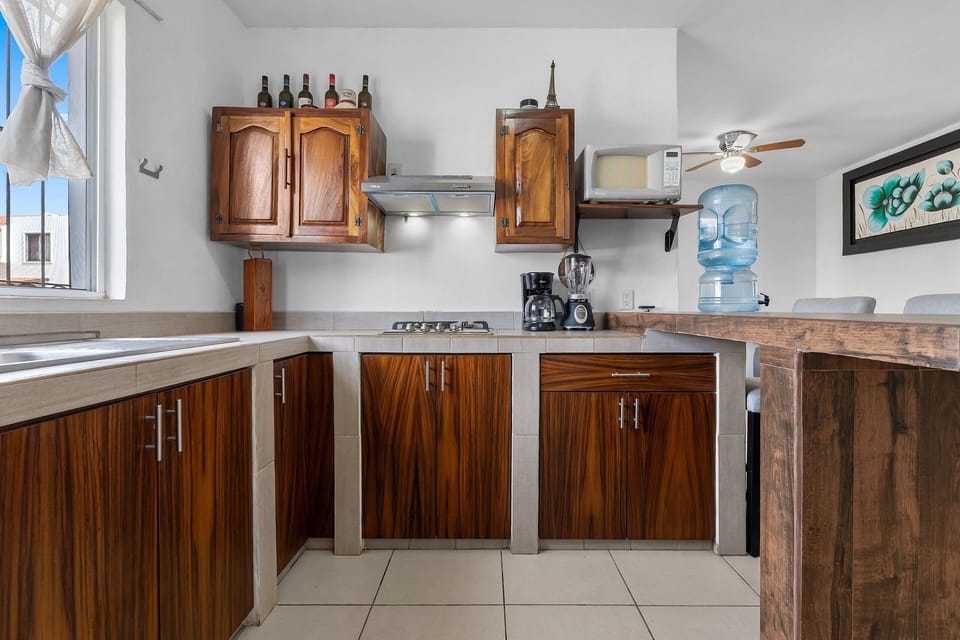 Grand Villa | Private kitchen | Fridge, microwave, stovetop, coffee/tea maker