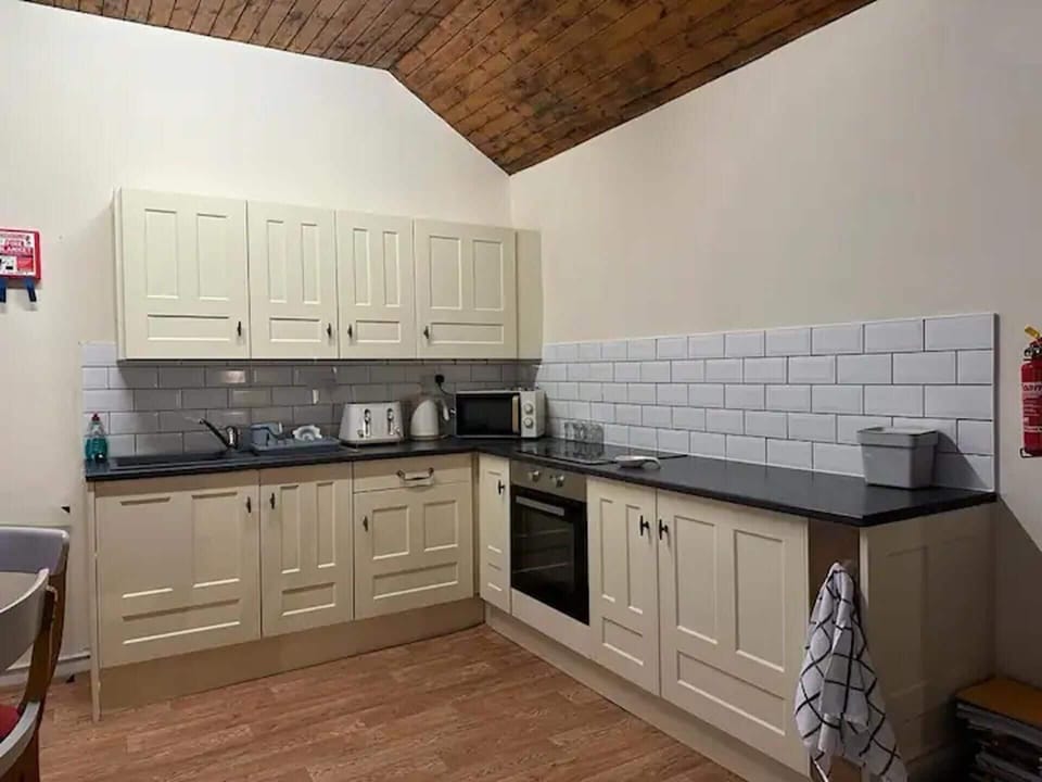 Apartment | Private kitchen | Fridge, microwave, oven, stovetop