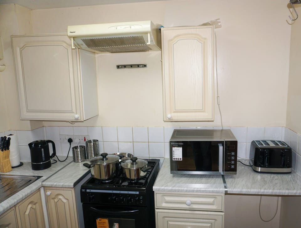 House | Private kitchen | Fridge, microwave, oven, stovetop