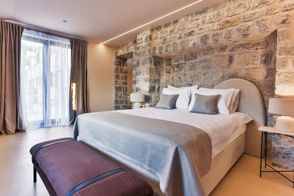 Executive Suite, Pool View | Desk, laptop workspace, free WiFi