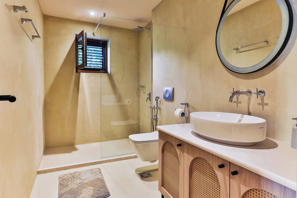 Junior Suite, Pool View | Bathroom | Shower, hair dryer, towels, soap