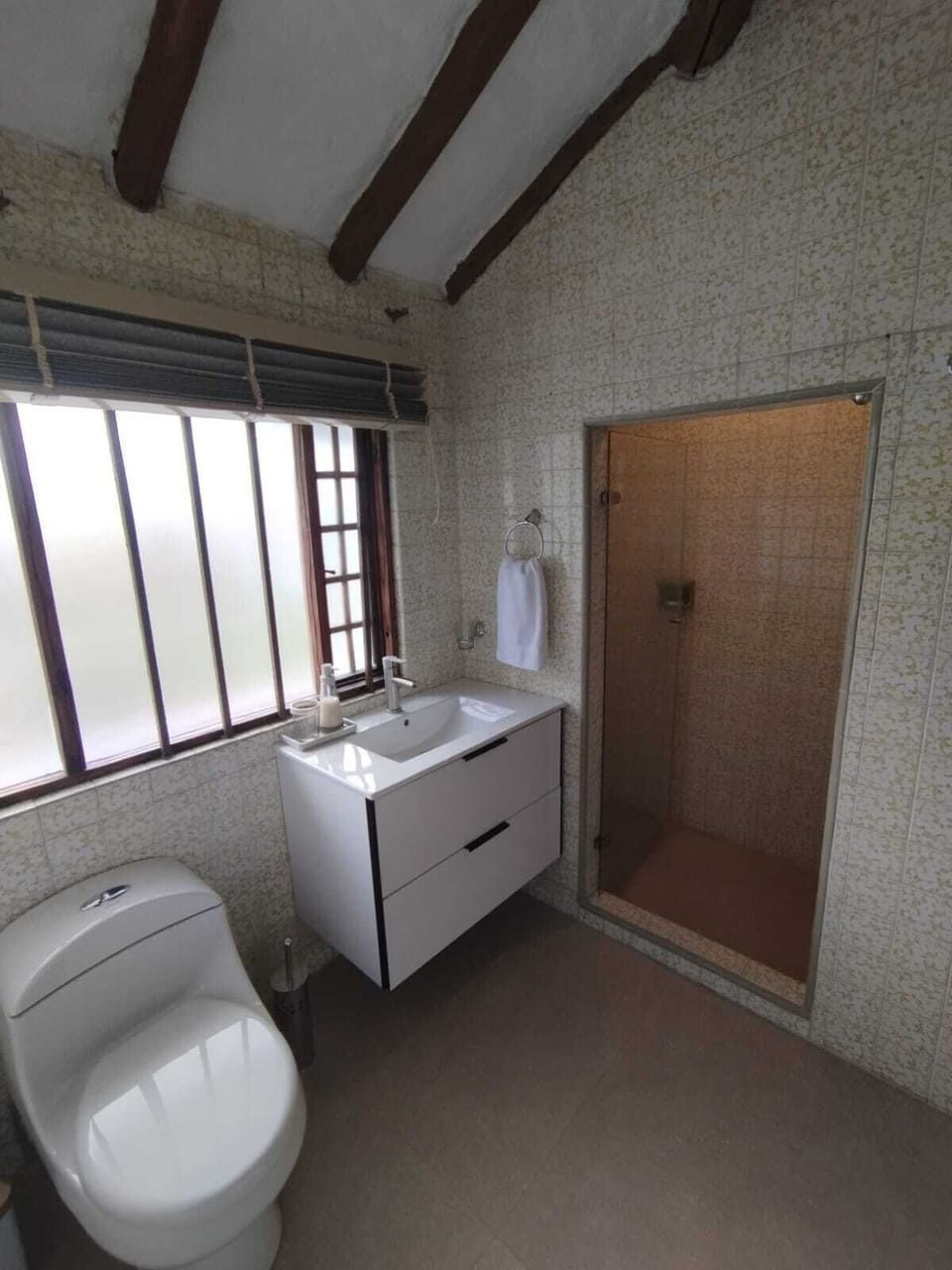 Shower, rainfall showerhead, towels