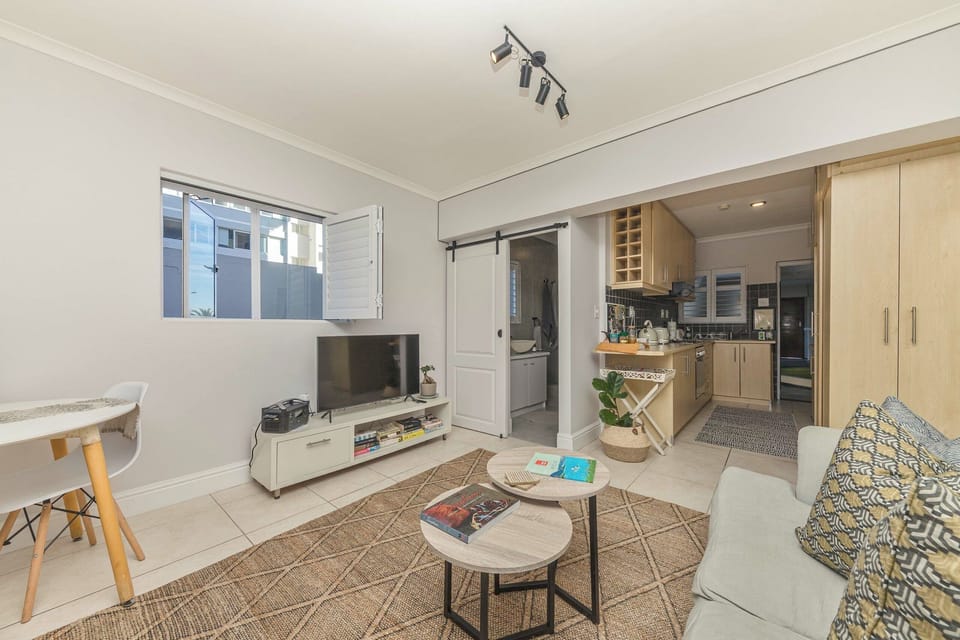 Studio, 1 Bedroom, Mountain View | Living room