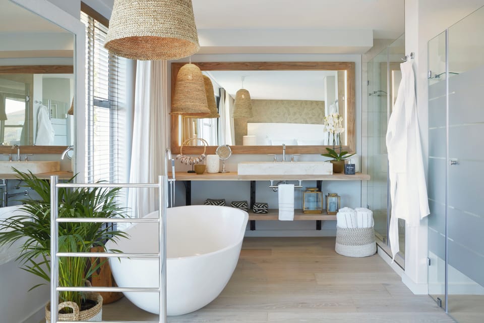 Superior Suite, Garden View | Bathroom | Free toiletries, hair dryer, towels, soap