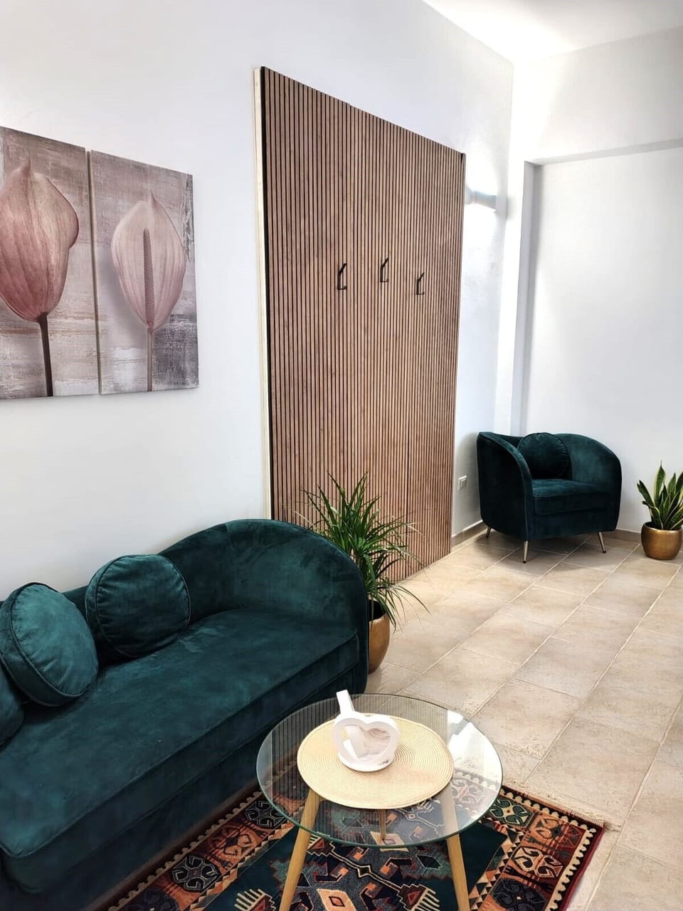 Suite, Private Bathroom | Living area