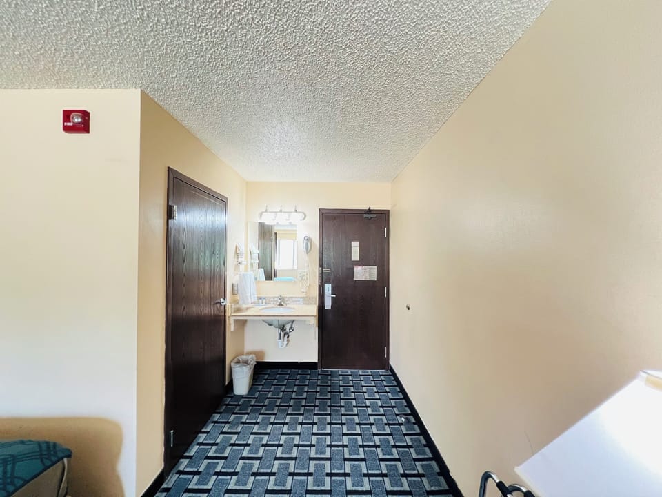 Double Room, 2 Double Beds, Accessible | Bathroom sink