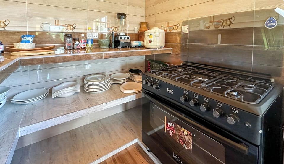 Comfort Villa, 3 Bedrooms, Partial Ocean View | Private kitchen | Full-size fridge, microwave, oven, stovetop