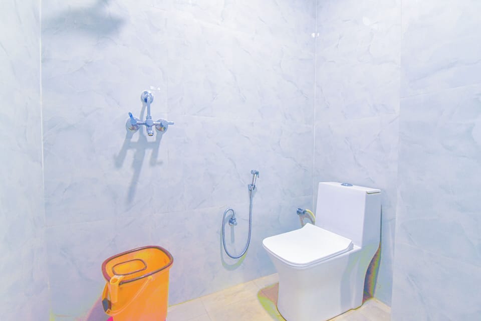 Deluxe Double Room, City View | Bathroom | Free toiletries, soap, shampoo, toilet paper