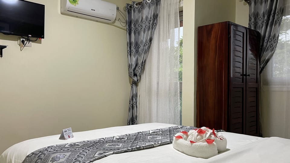 Comfort Double Room, City View | In-room safe, desk, blackout drapes, free WiFi