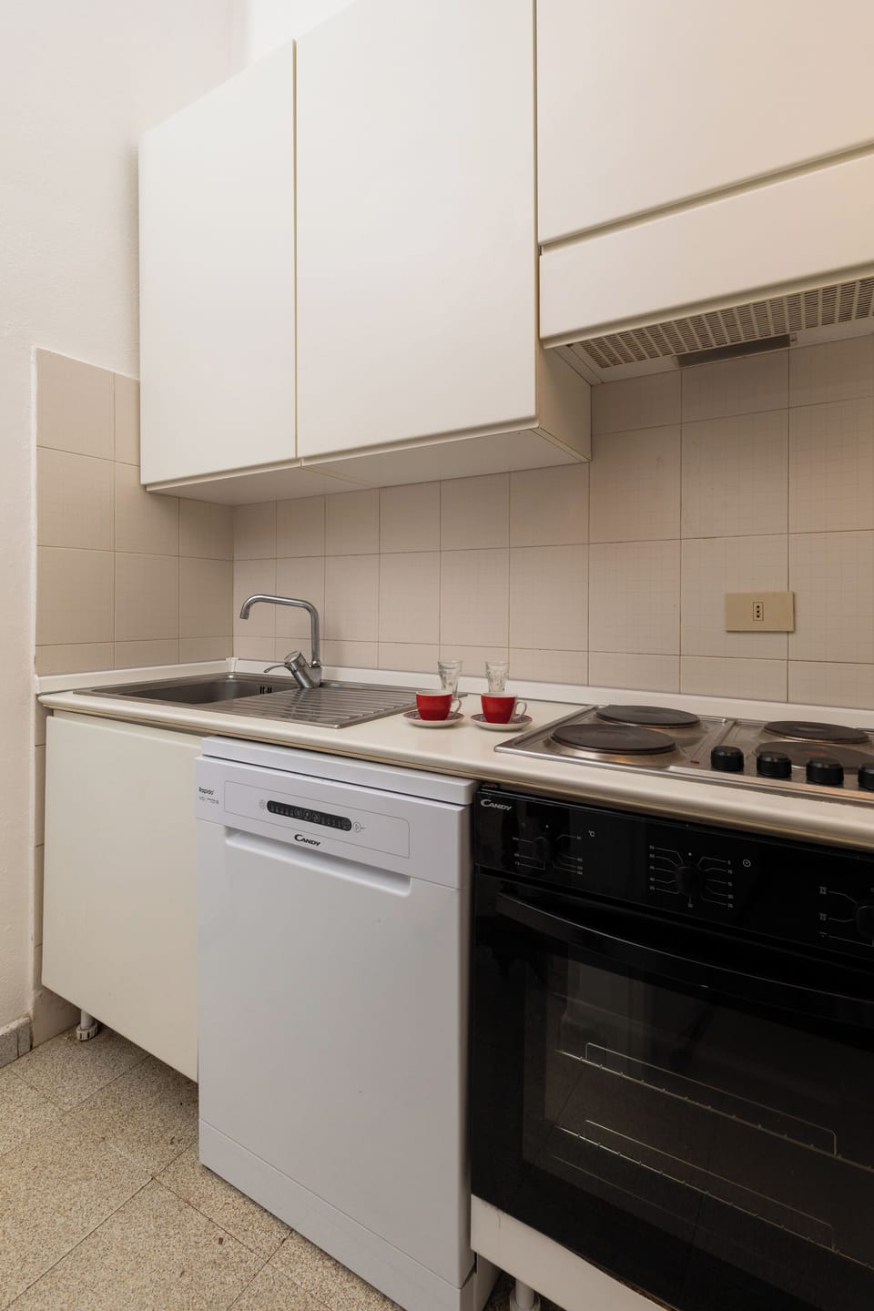 Apartment, Garden View | Private kitchen | Fridge, oven, stovetop, dishwasher
