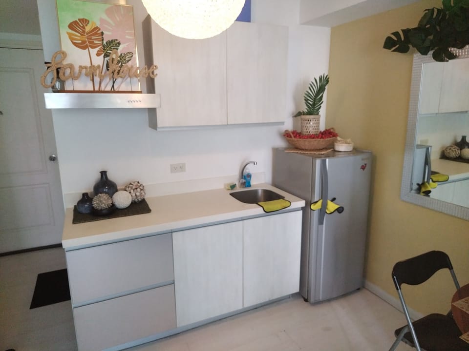 Comfort Condo, Balcony, Beach View | Private kitchen