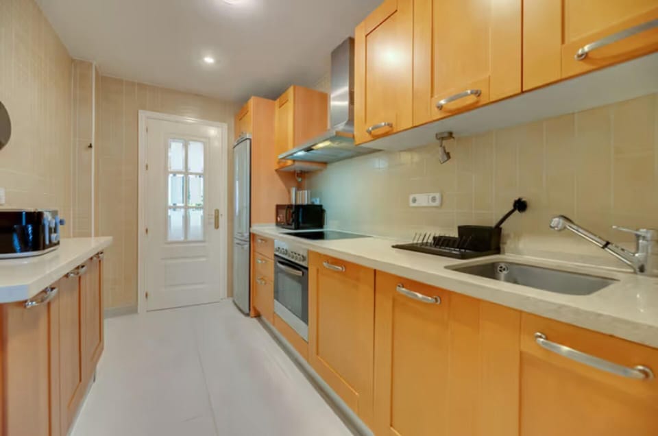 Apartment | Private kitchen | Fridge, microwave, oven, stovetop