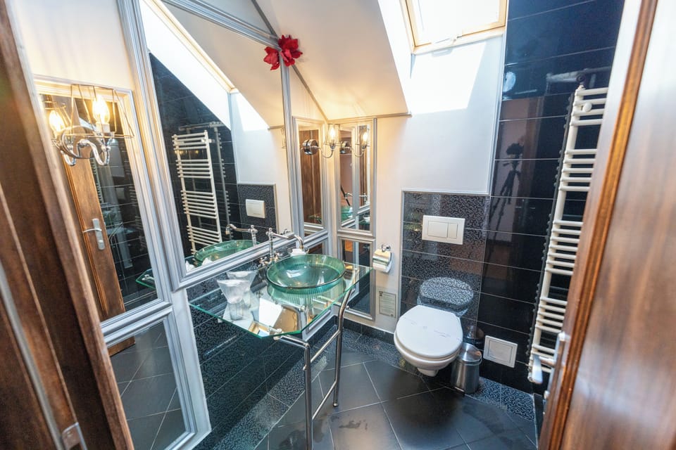 Design Double Room | Bathroom | Shower, towels