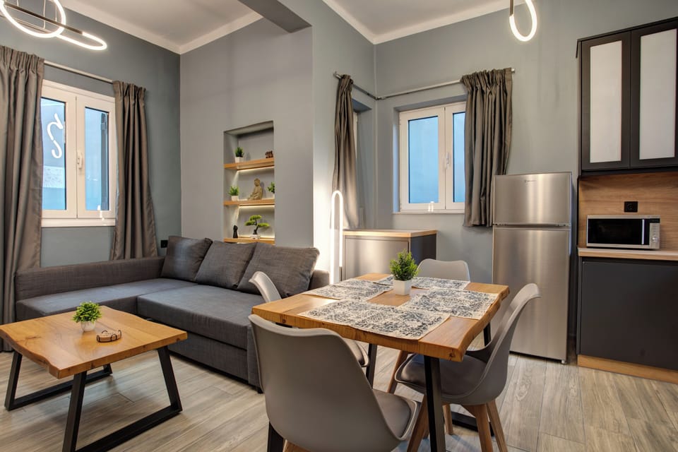 Superior Apartment 2 | In-room safe, blackout drapes, soundproofing, iron/ironing board