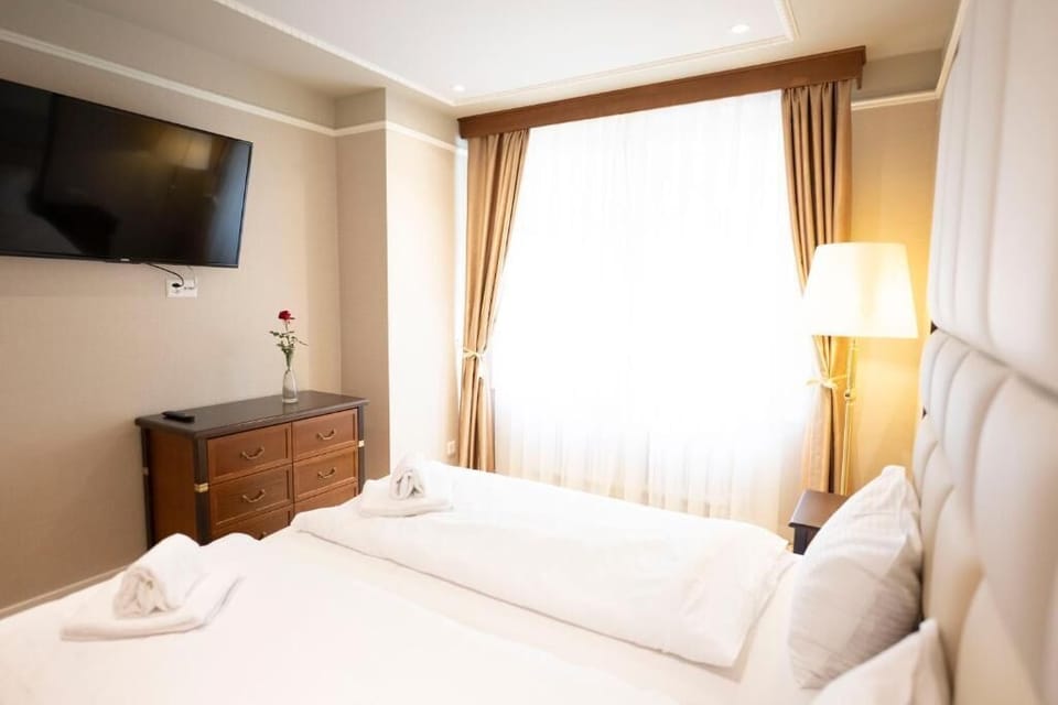 Basic Double Room, Hill View | Egyptian cotton sheets, premium bedding, desk, laptop workspace