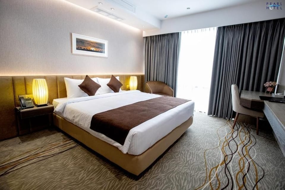 Desk, laptop workspace, free WiFi
