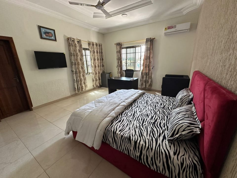 Deluxe Double Room | Desk, laptop workspace, blackout drapes, iron/ironing board